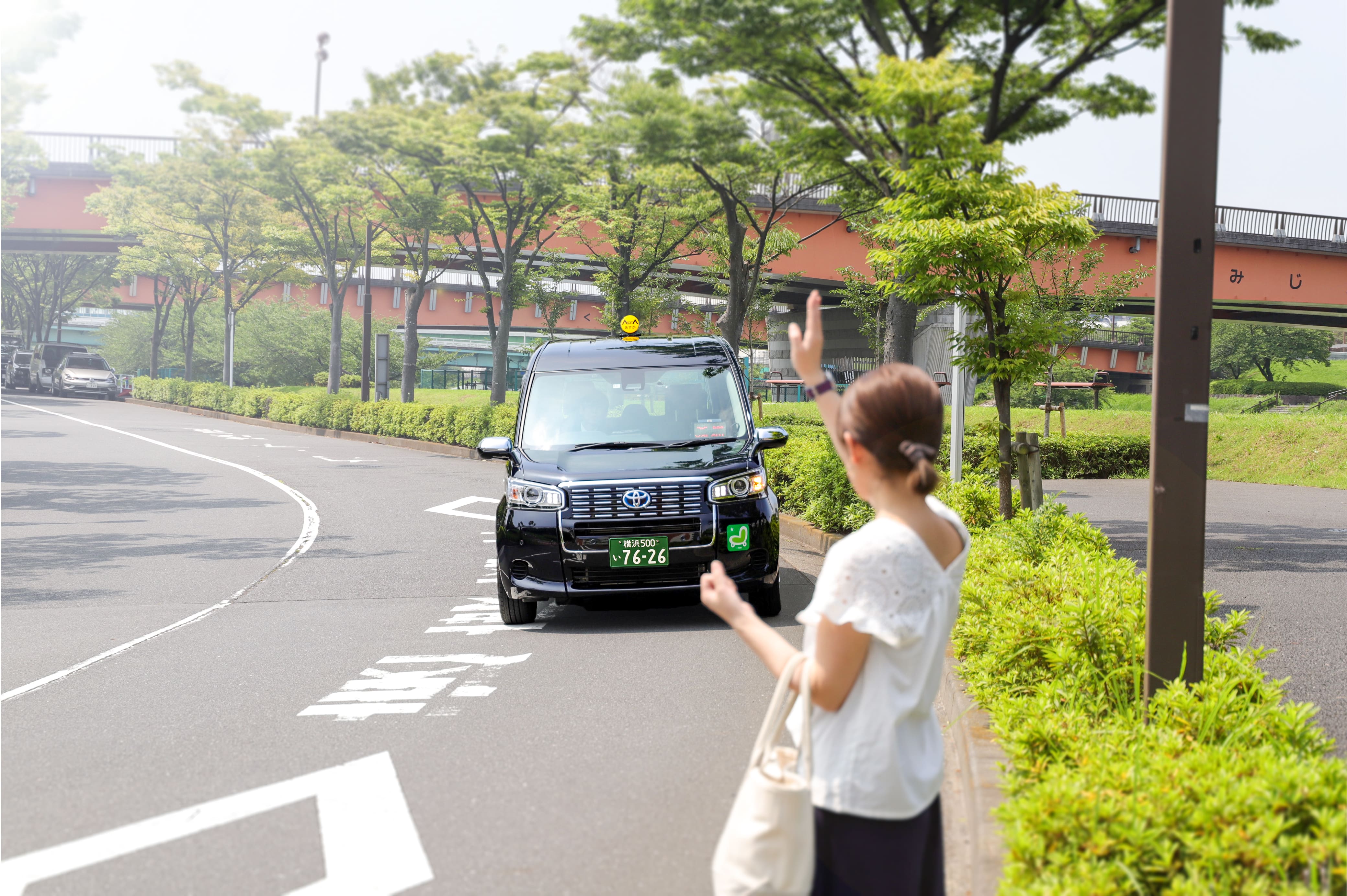飛鳥交通横浜株式会社のタクシードライバー求人（正社員）の画像