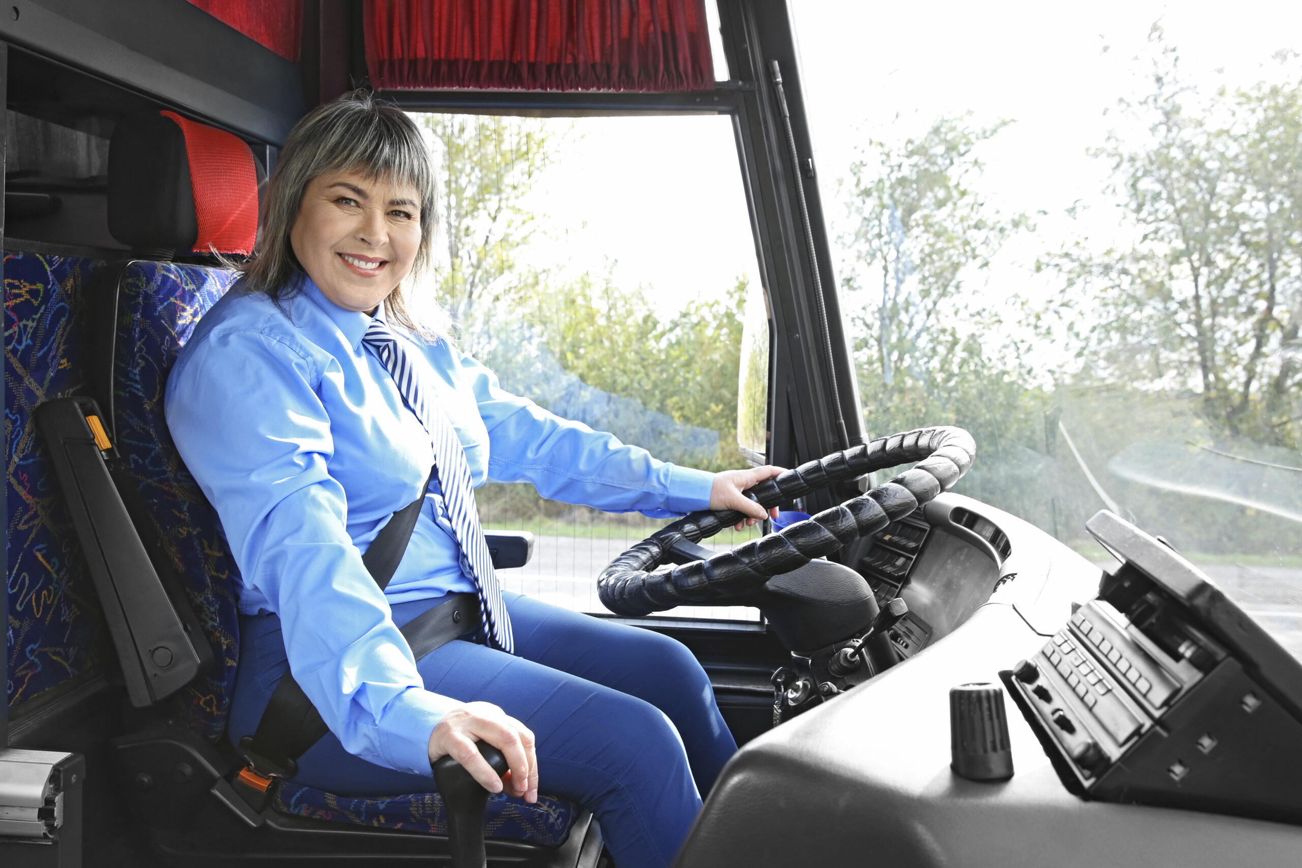 女性バス運転手