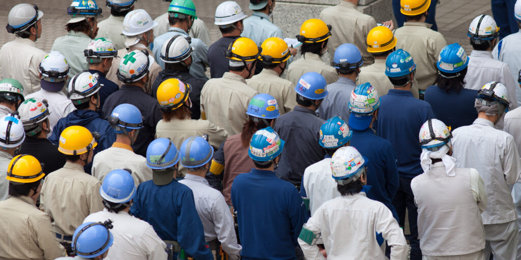 工事現場の警備員の朝礼